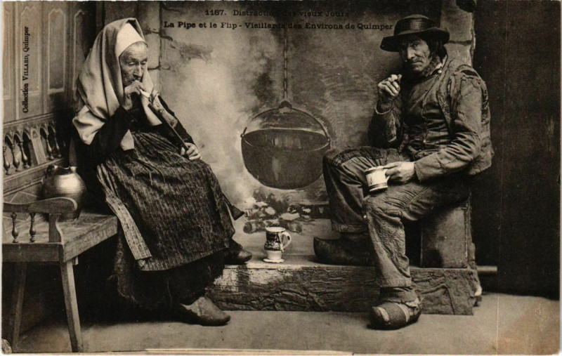 Carte postale ancienne La Pipe et le Flip - Vieillards des Environs de Quimper à Quimper