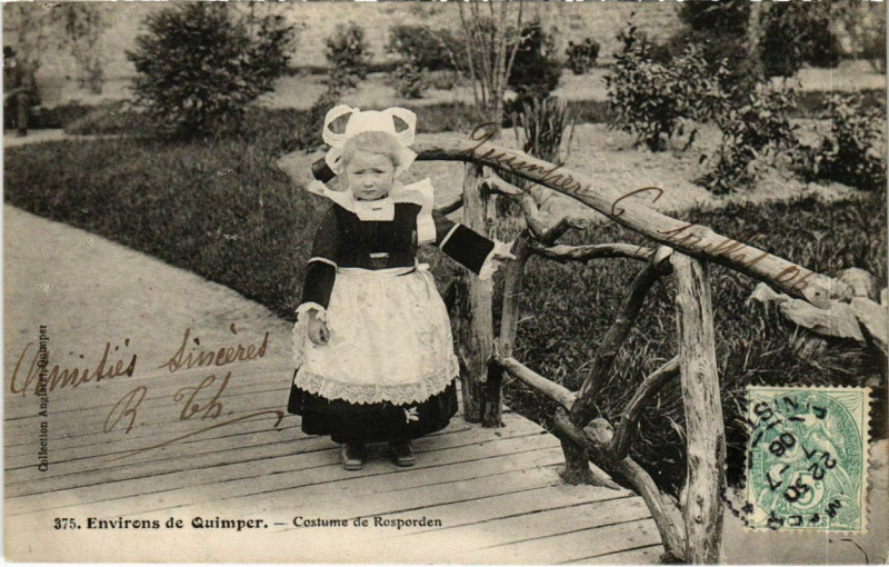 Carte postale ancienne Costume de Rosporden - Petite Fille - Environs de Quimper à Rosporden