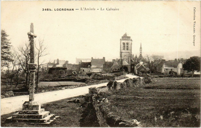 Carte postale ancienne Locronan - L'Arrivee - Le Calvaire à Locronan