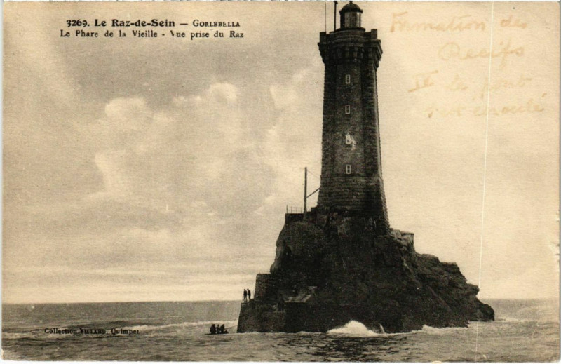 Carte postale ancienne Le Raz-de-Sein - Gorlebella - Le Phare de la Vieille