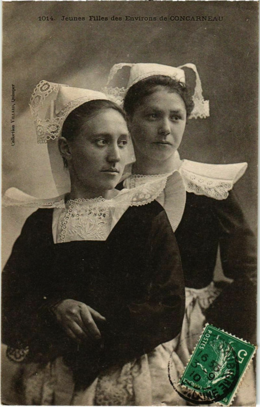 Carte postale ancienne Jeunes Filles des Environs de Concarneau - Folklore à Concarneau