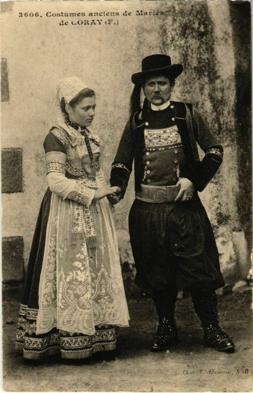 Carte postale ancienne Costume Anciens de Maires de Coray - Folklore à Coray