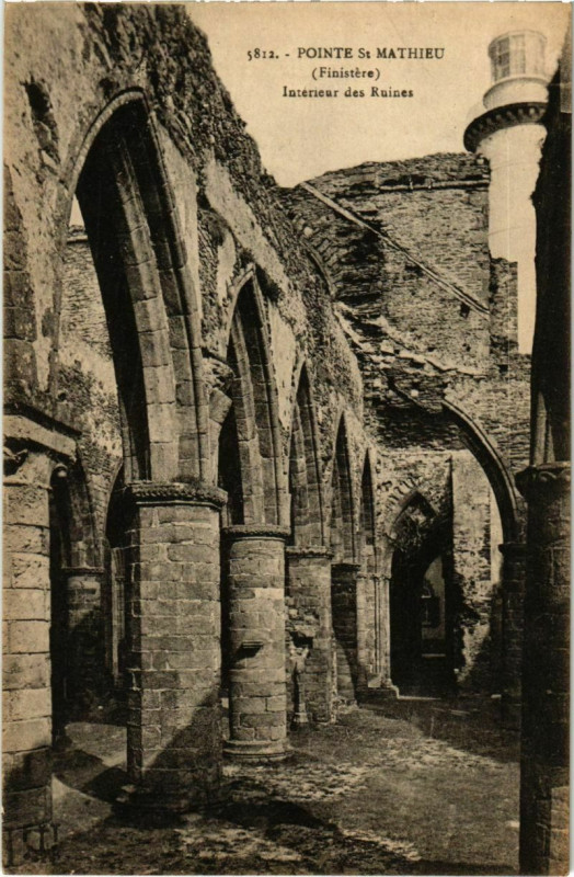 Carte postale ancienne Pointe-Saint-Mathieu - Interieur des Ruines