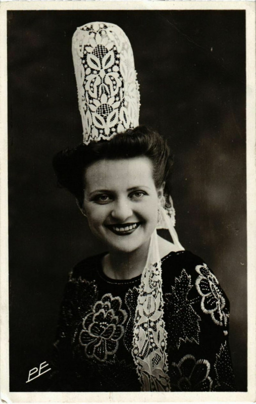Carte postale ancienne Une Bigoudenne - Type - Folklore