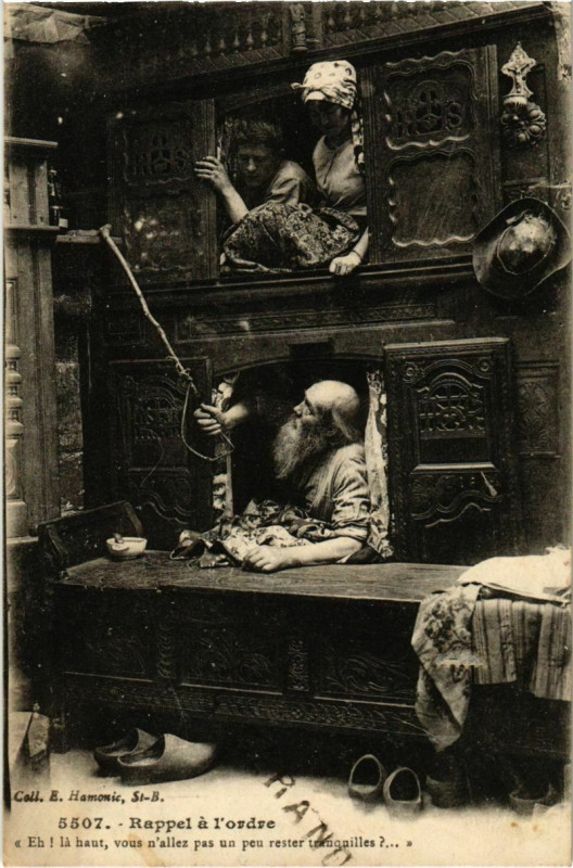 Carte postale ancienne Rappel a l'Ordre - Folklore
