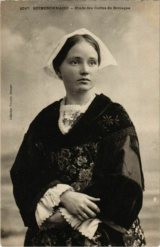 Carte postale ancienne Quiberonnaise - Etude des Coiffes de Bretagne - Folklore