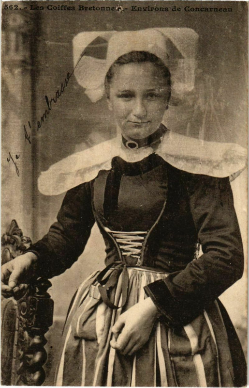 Carte postale ancienne Environs de Concarneau - Jeune Fille - Les Coiffes Bretonne à Concarneau