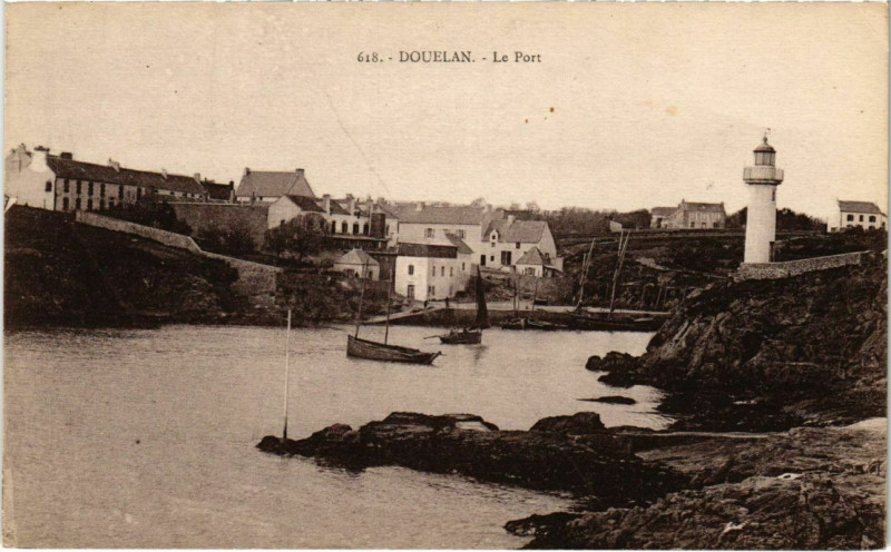 Carte postale ancienne Douelan - Le Port