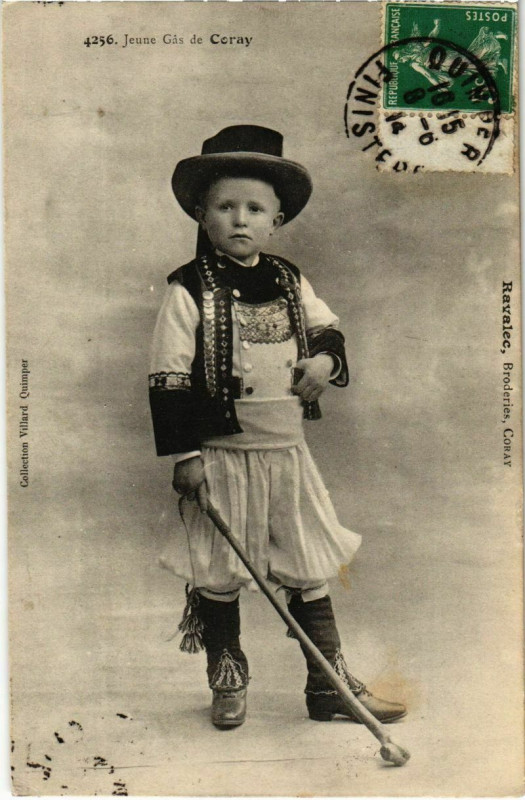 Carte postale ancienne Jeune Gas de Coray - Folklore à Coray