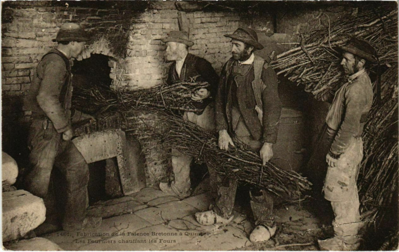Carte postale ancienne Fabrication de la Faience Bretonne a Quimper - Les Fourniers à Quimper
