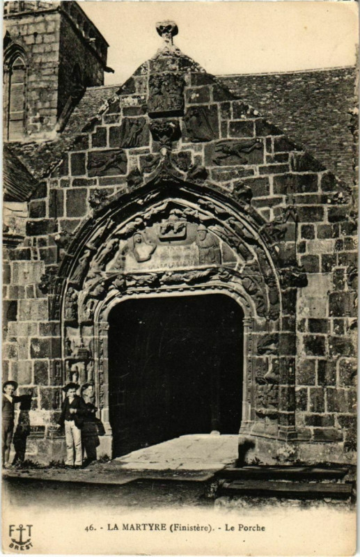 Carte postale ancienne La Martyre - Le Porche à La Martyre