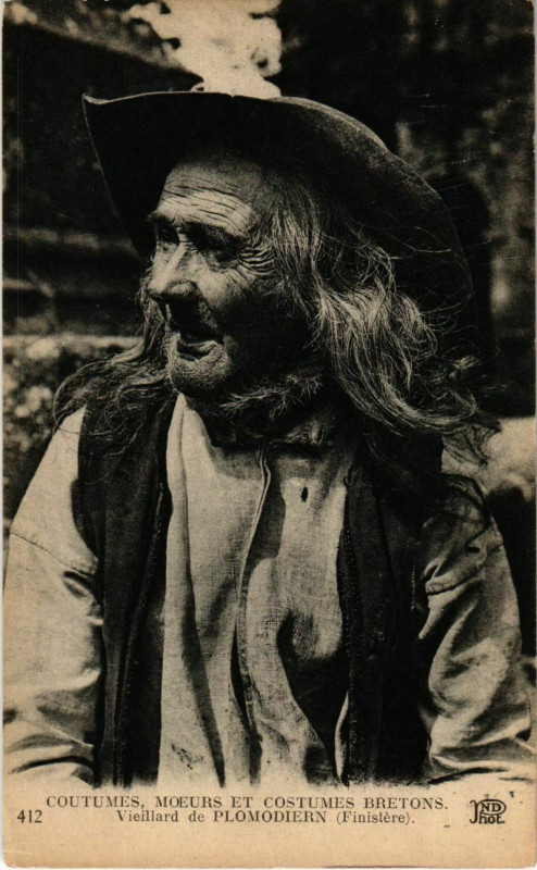 Carte postale ancienne Vieillard de Plomodiern - Moeurs et Costumes Bretons - Folklore à Plomodiern