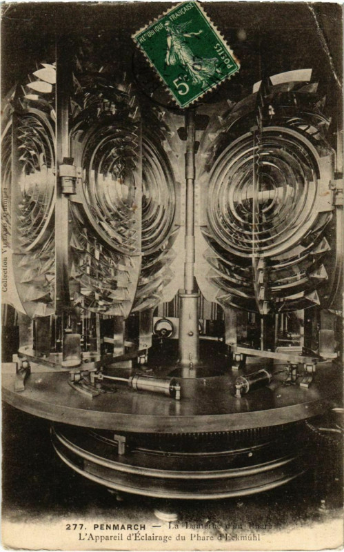 Carte postale ancienne Penmarch - La Lanterne d'un Phare à Penmarch