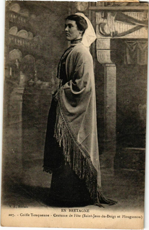 Carte postale ancienne Saint-Jean-du-Doigt - Coiffe Touquenne - Costume de Fete à Saint-Jean-du-Doigt