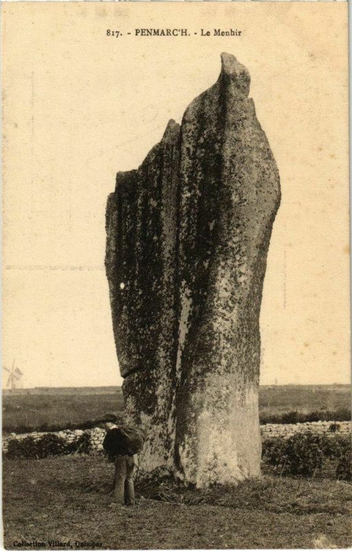 Carte postale ancienne Penmarch - Le Menhir à Penmarch