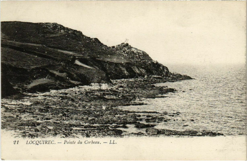 Carte postale ancienne Locquirec - Pointe du Corbeau à Locquirec