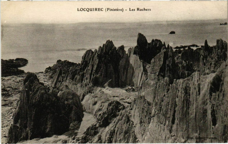 Carte postale ancienne Locquirec - Les Rochers à Locquirec