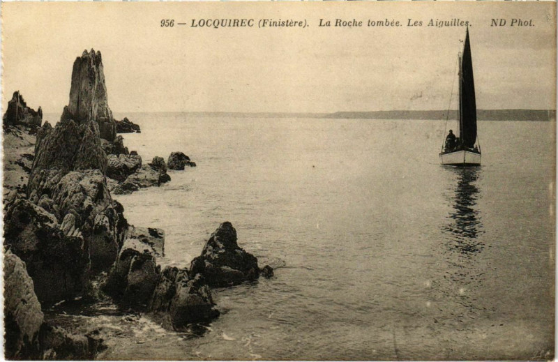 Carte postale ancienne Locquirec - La Roche Tombee - Les Aiguilles à Locquirec