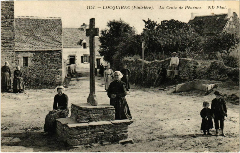 Carte postale ancienne Locquirec - La Croix de Penenez à Locquirec