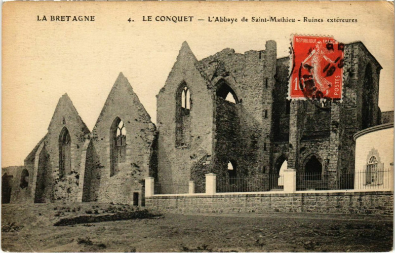 Carte postale ancienne Le Conquet - L'Abbaye de Saint-Mathieu - Ruines Extereures au Conquet