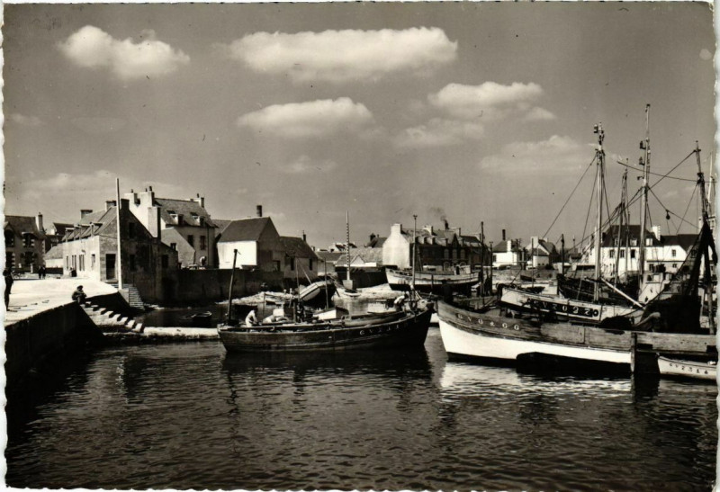 Carte postale ancienne Penmarch - Saint-Guenole - Le Port à Penmarch