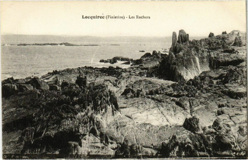 Carte postale ancienne Locquirec - Les Rochers à Locquirec