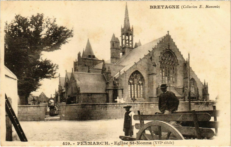 Carte postale ancienne Penmarch - Eglise Saint-Nonna à Penmarch