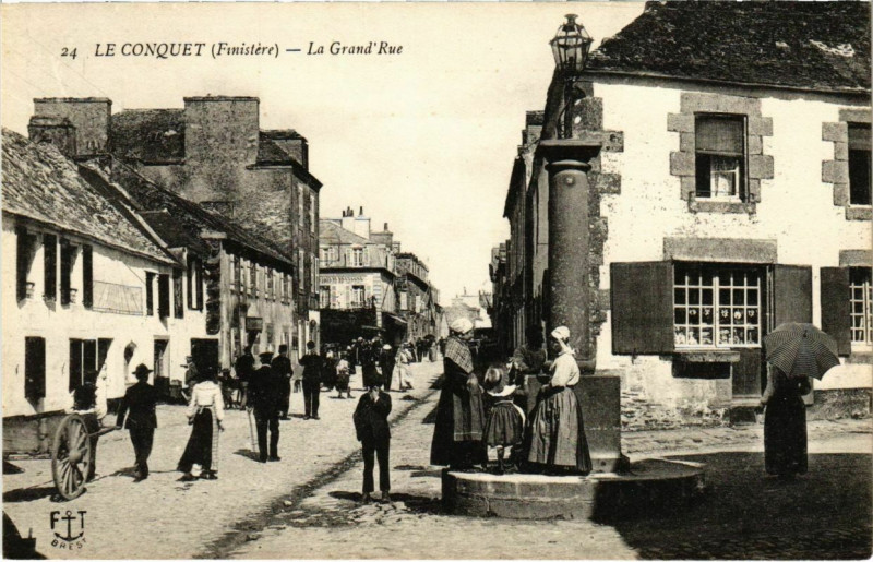 Carte postale ancienne Le Conquet - La Grand'Rue au Conquet