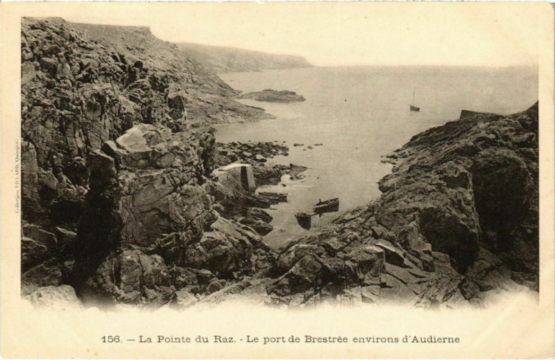 Carte postale ancienne La Pointe du Raz - Le Port de Bestree Environs d'Audierne à Audierne