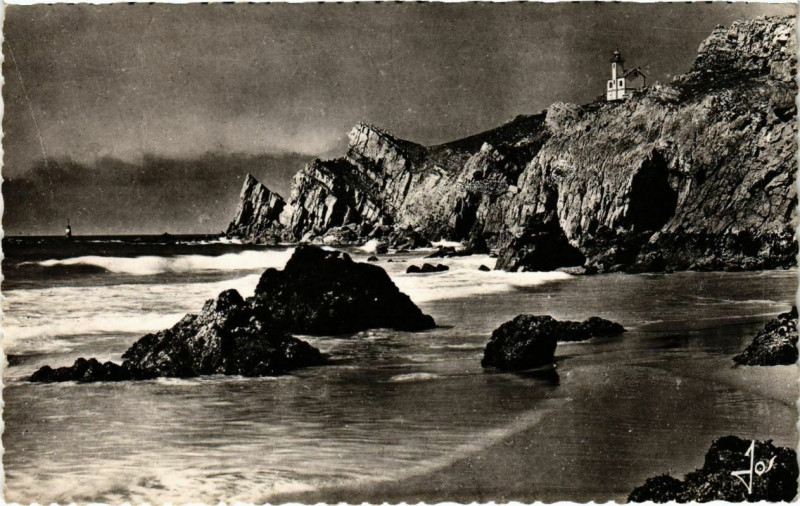 Carte postale ancienne Camaret-sur-Mer - La Pointe de Toulingouet et ses Grottes à Camaret-sur-Mer