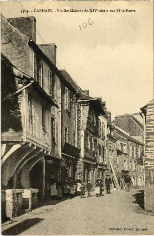Carte postale ancienne Carhaix - Vieilles Maisons du XIVe Siecle - Rue Felix Faure