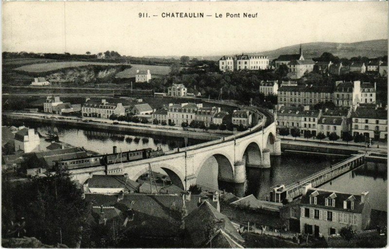 Carte postale ancienne Chateaulin - Le Pont Neuf à Châteaulin