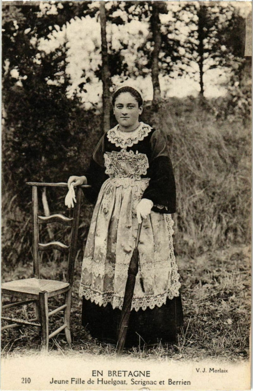 Carte postale ancienne Huelgoat- Jeune Fille France à Huelgoat