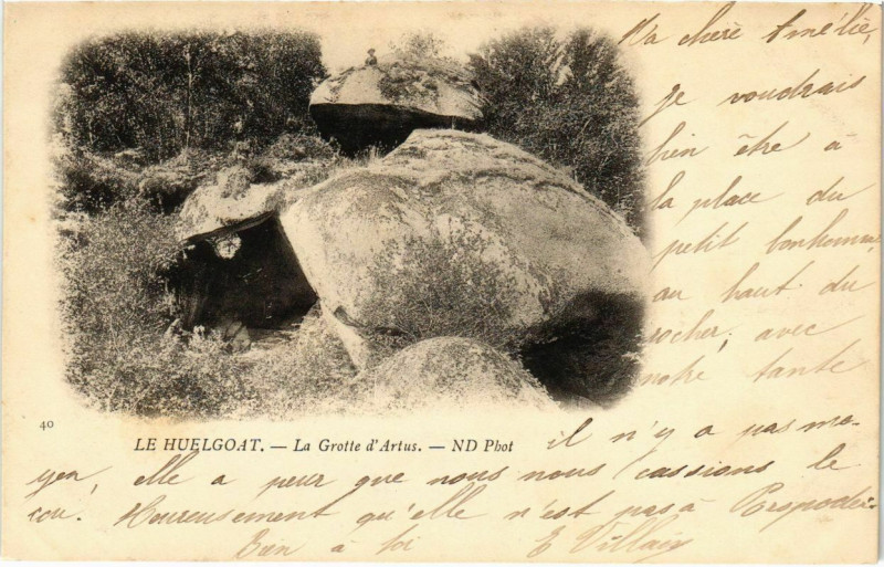 Carte postale ancienne Huelgoat- Grotte d'Arthus France à Huelgoat