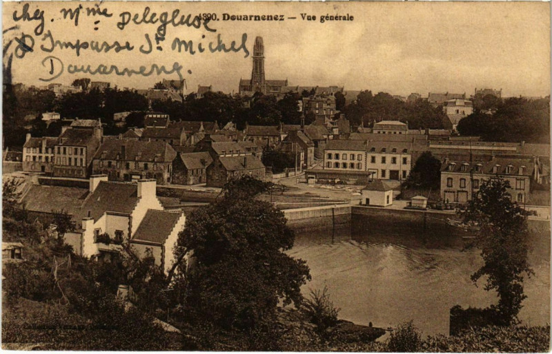 Carte postale ancienne Douarnenez- vue generale France à Douarnenez