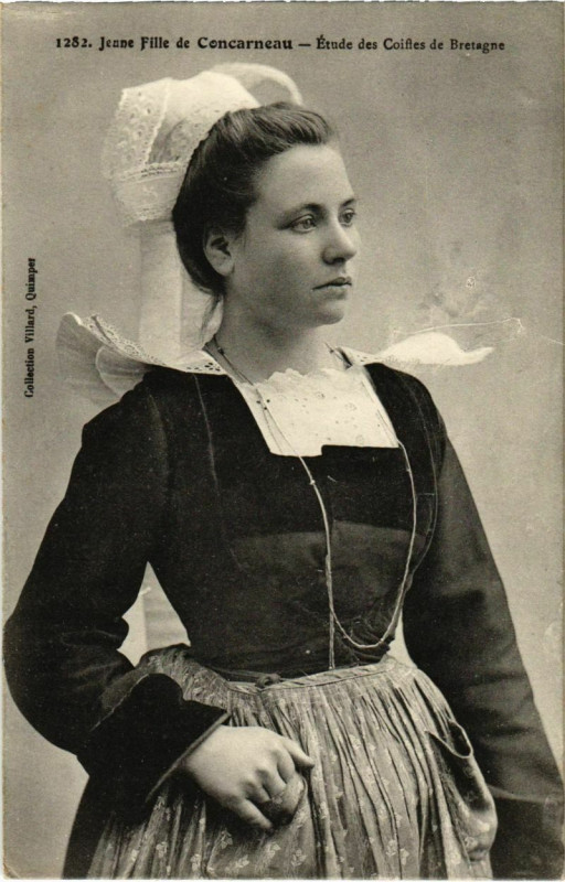 Carte postale ancienne Concerneau- Jeune Fille ,Etude des Coiffes de Bretagne France