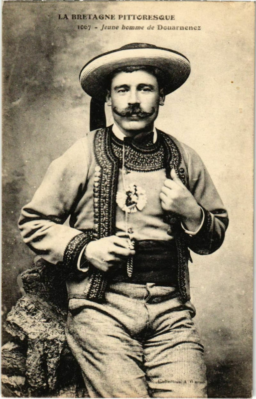 Carte postale ancienne Douarnenez- Jeune homme France à Douarnenez
