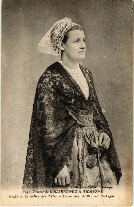 Carte postale ancienne Femme de Douarnenez France à Douarnenez