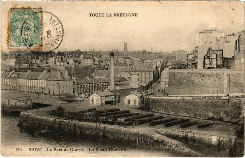 Carte postale ancienne Brest- Le Port de Guerre, La Porte Tourville France à Brest