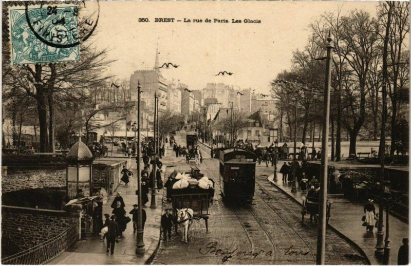 Carte postale ancienne Brest- La rue de Paris, Les Glacis France à Brest