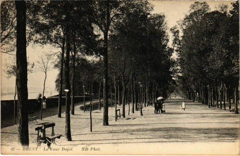 Carte postale ancienne Brest- Le Cours d'Ajot France à Brest