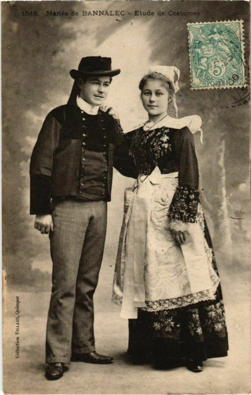 Carte postale ancienne Maries de Bannalec , Etude de Costumes France à Bannalec