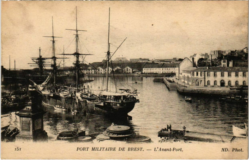 Carte postale ancienne Brest- Port Militaire , Avant Port France à Brest