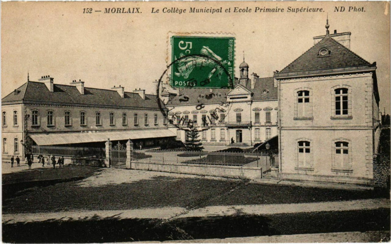 Carte postale ancienne Morlaix- Le College municipal,Ecole Primaire Superieure France à Morlaix