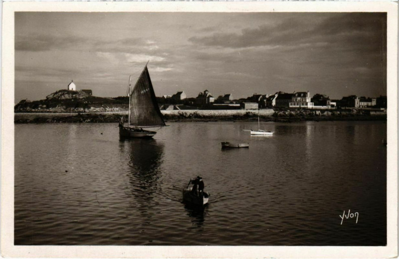 Carte postale ancienne Roscoff- Pointe de Bloscon France à Roscoff