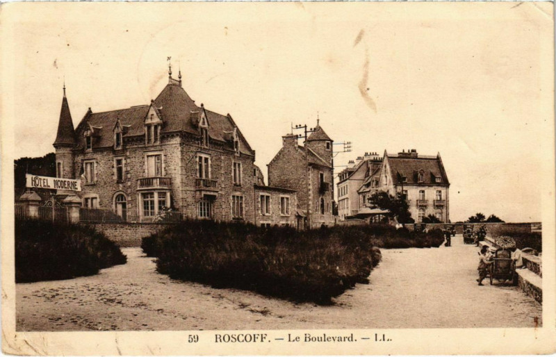 Carte postale ancienne Roscoff- Le Boulevard France à Roscoff
