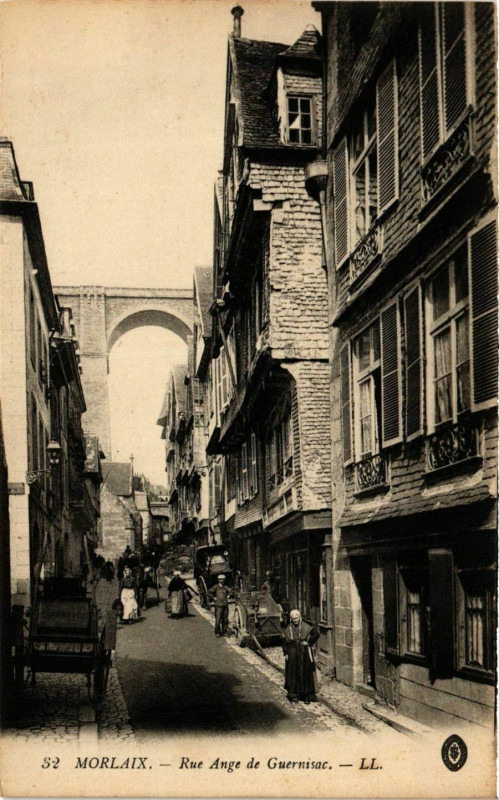 Carte postale ancienne Morlaix Rue Ange de Guernisac à Morlaix