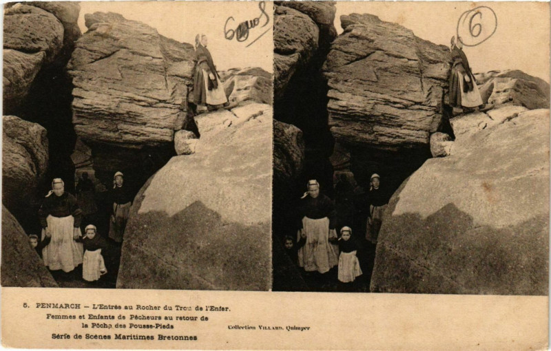 Carte postale ancienne Penmarch Rocher du Trou de l'Enfer à Penmarch