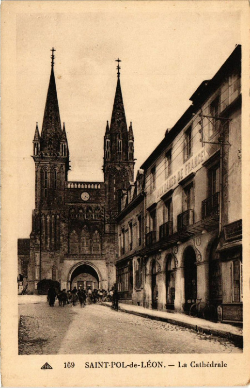 Carte postale ancienne Saint-Pol-de-Leon - La Cathédrale à Saint-Pol-de-Léon