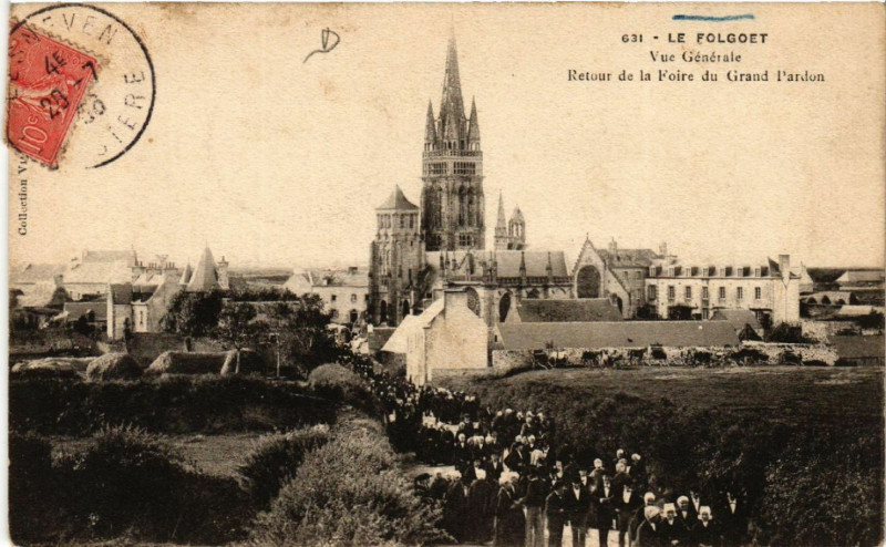Carte postale ancienne Le Folgoet - Vue Générale - Retour de la Foire du Grand Pardon au Folgoët